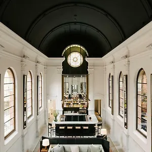 Hotel August